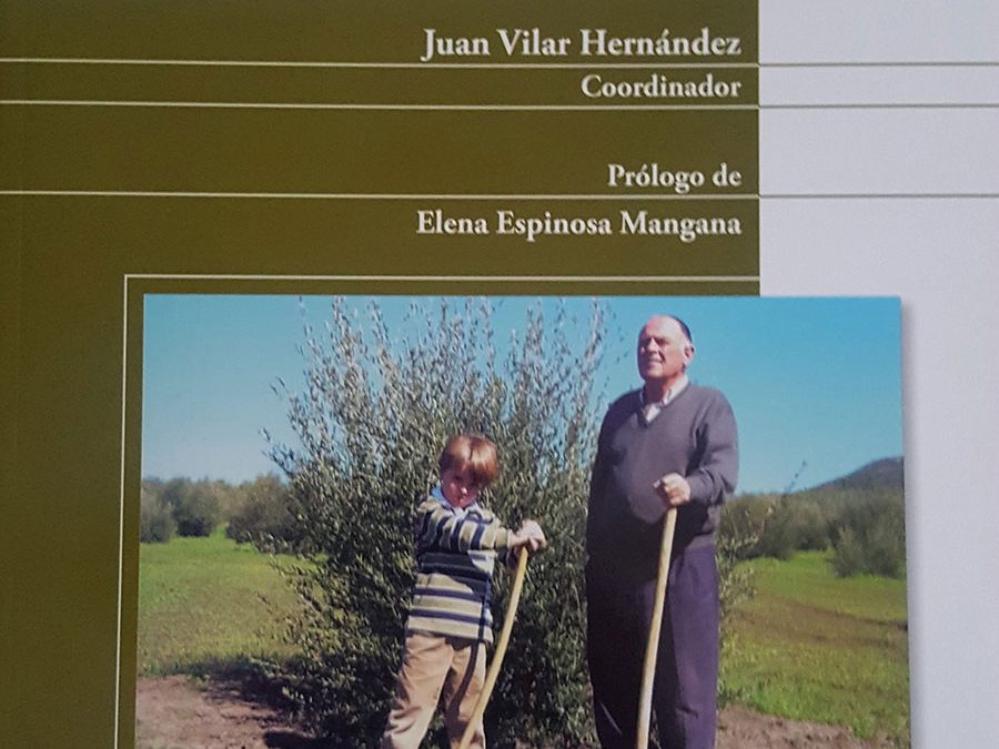 Cap. “Composición y Calidad de los Aceites de Oliva Vírgenes Extra. Influencia de la variedad”. Algunas contribuciones sobre olivicultura y elaiotecnia desde la perspectiva de la experiencia. GEA Westfalia Separator Andalucía S.L. 2009.